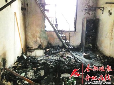 面條店失火，消防通道被堵消防栓無水（圖）