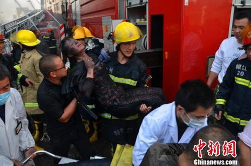 浙江臺州一塑料廠突起大火 4人被困后獲救(圖)