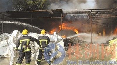 編織袋倉庫大火燒了一個多小時消防車&ldquo;接龍&rdquo;撲救