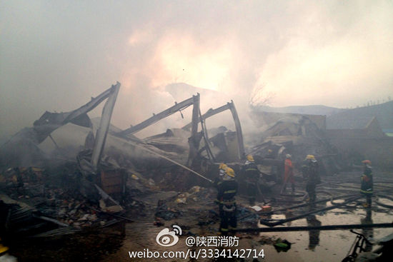 今晨3月5日延安劉萬家溝水果市場(chǎng)發(fā)生火災(zāi)，無人員傷亡。