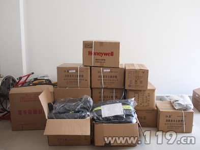 新購置的個人防護裝備 