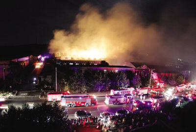  大連營城東路牧城驛懌美家具有限公司的廠區突發大火