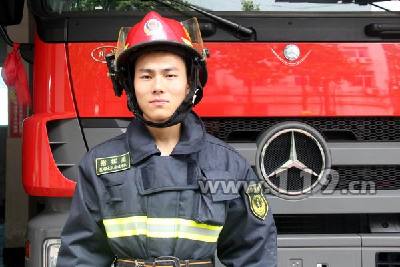 改進后的執勤戰斗服