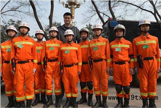 全國政協委員、籃球運動員姚明慰問首都消防執勤官兵