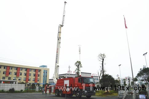 寧鄉消防新增32米舉高噴射消防車
