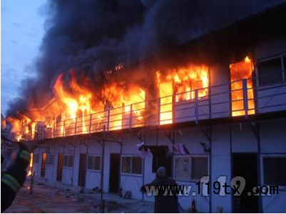內蒙古一小區宿舍工棚起火