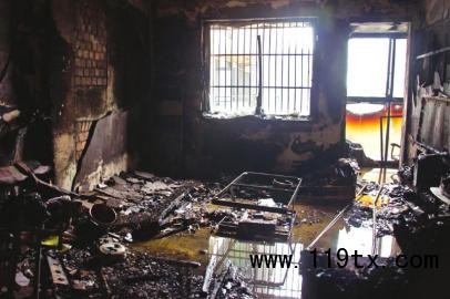 姜先生家被燒得面目全非。
