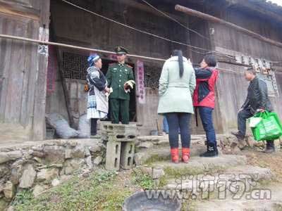 發放消防安全宣傳資料