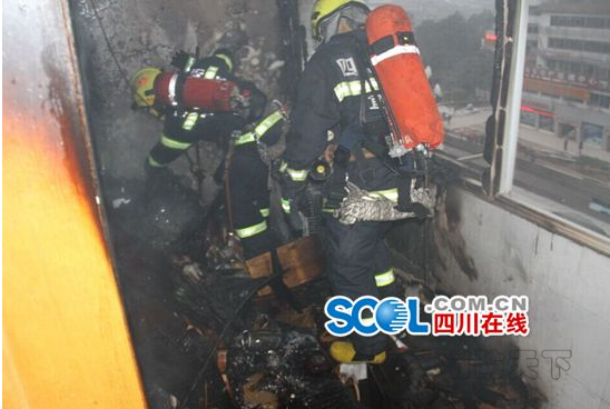 宜賓市一居民樓突發大火