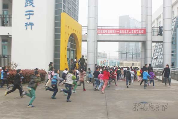 舟山嵊泗千余名小學師生體驗火場逃生