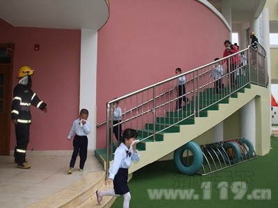 泉州市開展&ldquo;消防來牽手 歡樂過六一&rdquo;主題宣傳活動