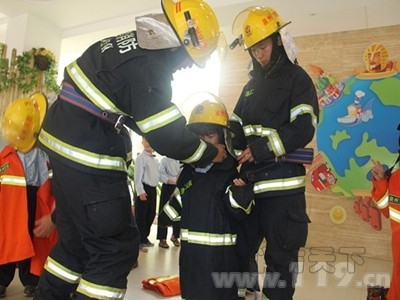 泉州市開展&ldquo;消防來牽手 歡樂過六一&rdquo;主題宣傳活動