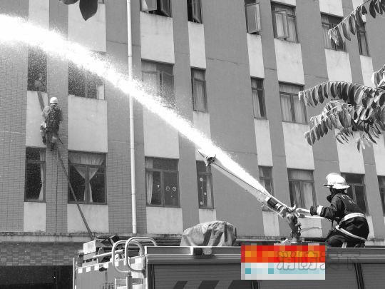 北師珠舉行大型仿真消防演練 過千學生逃生