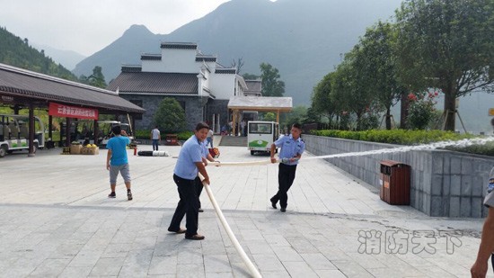 貴州江口消防組織云舍景區(qū)消防志愿者開展消防技能培訓