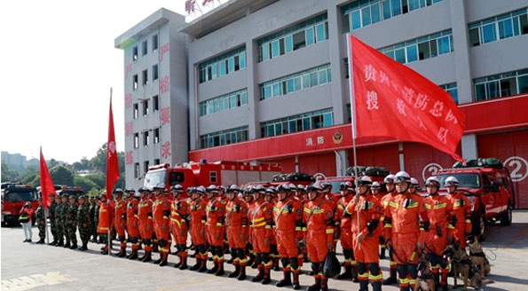 此次演練配備的全地形履帶式運(yùn)輸車