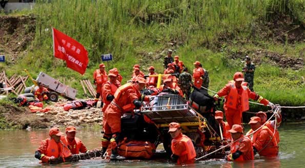 此次演練配備的全地形履帶式運(yùn)輸車