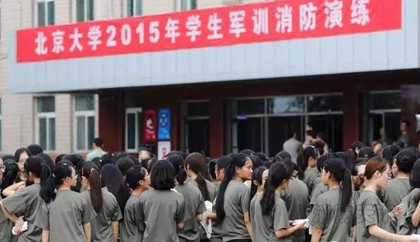 北京大學軍訓新生消防逃生滅火演練